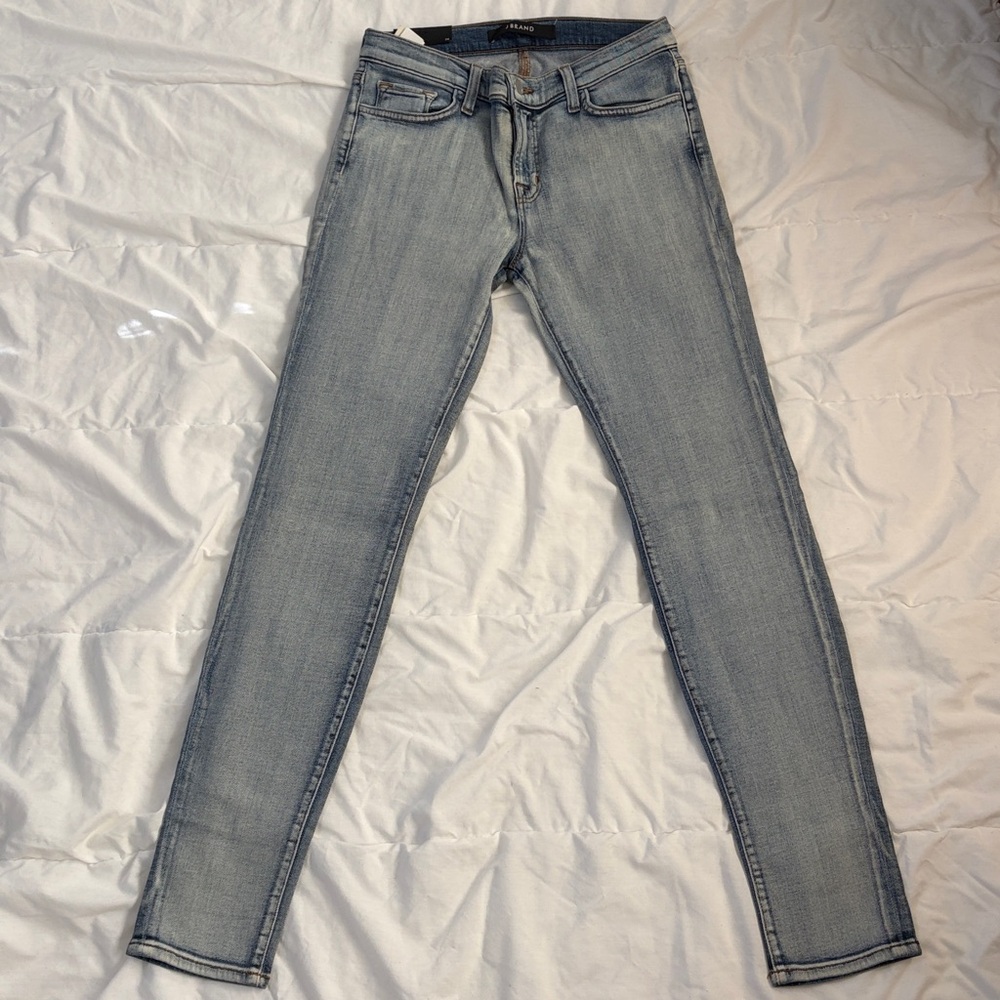Never worn J Brand jeans skinny mid rise Beryl light blue sun bleached wash 28